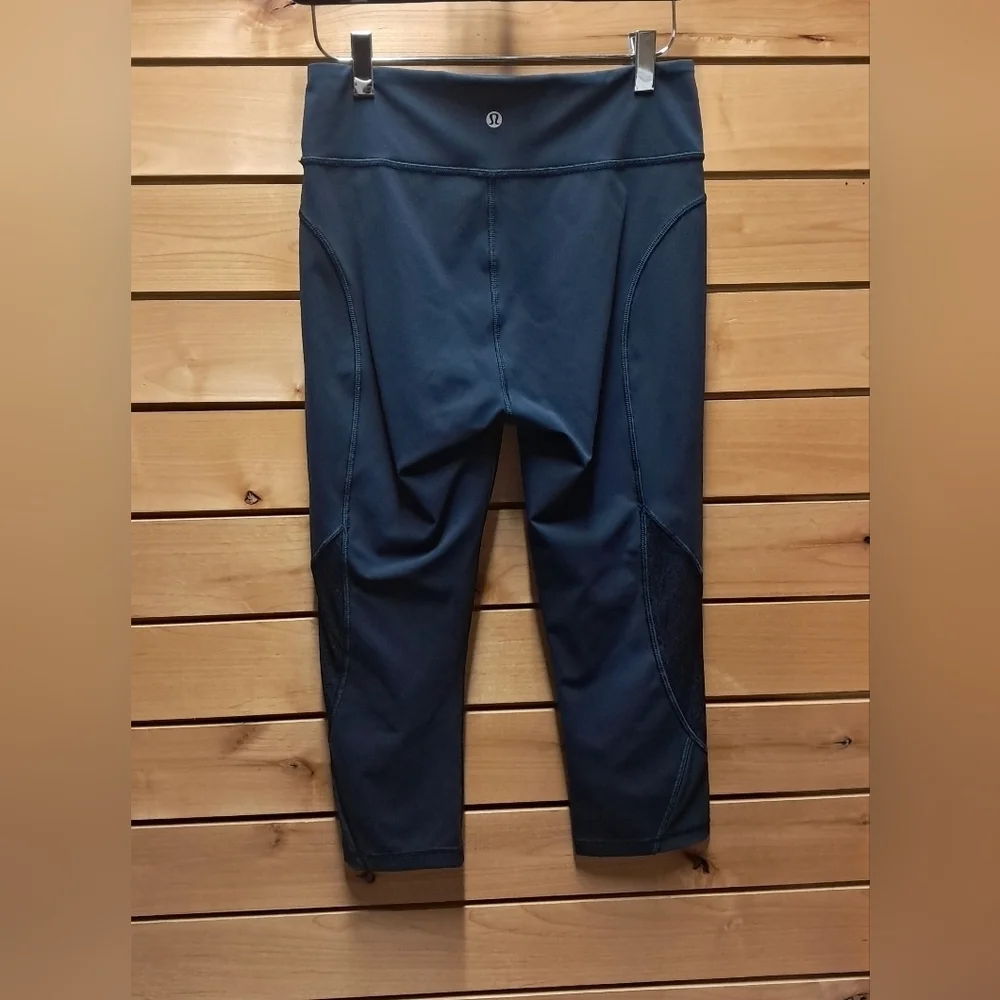 Lululemon Capri Workout Leggings Size 6
